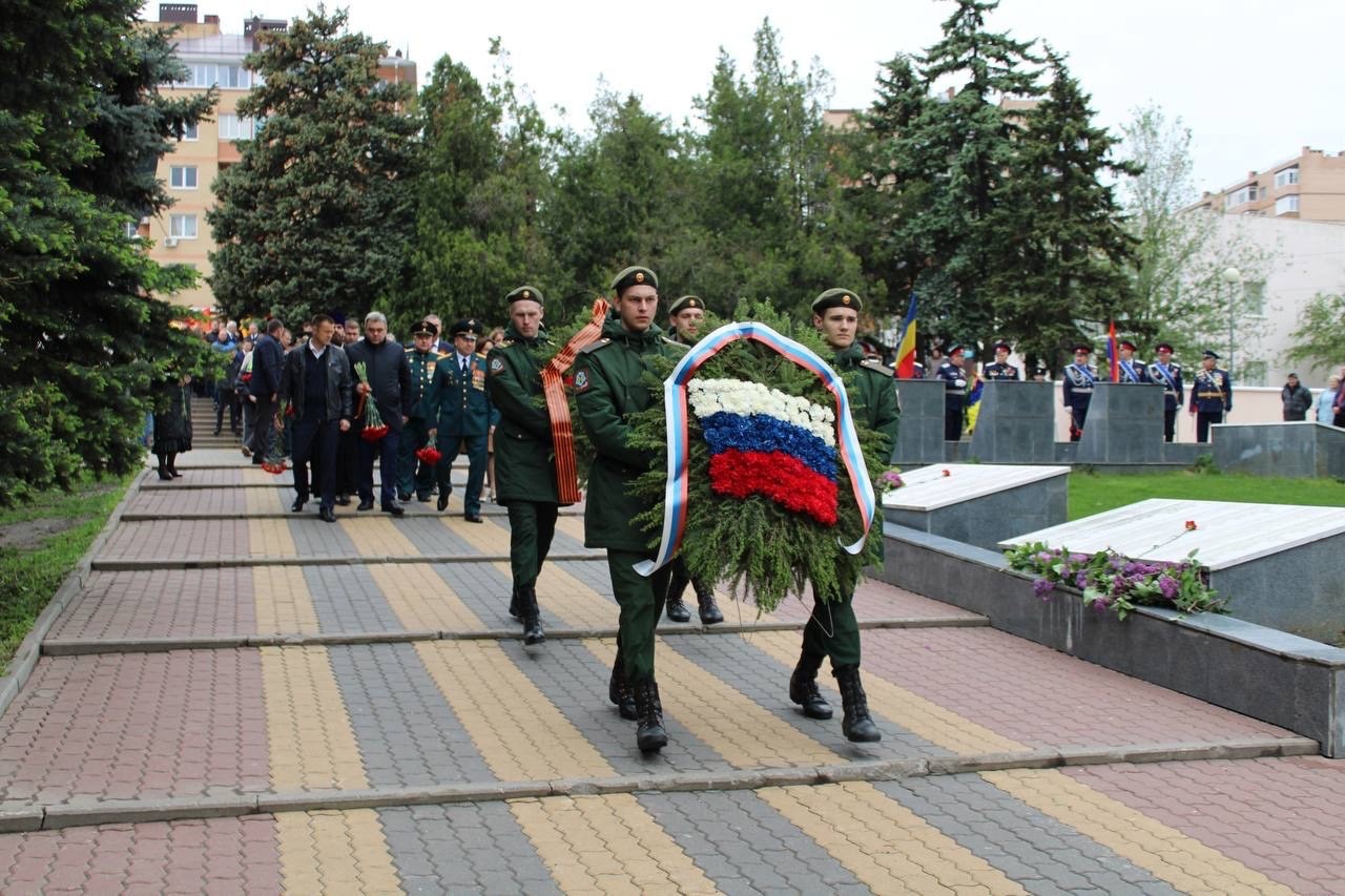 Город героев юбилейный. Площадь героев Аксай. Памятники Великой Победы. Памятники городов героев. Памятники Победы в Великой Отечественной.