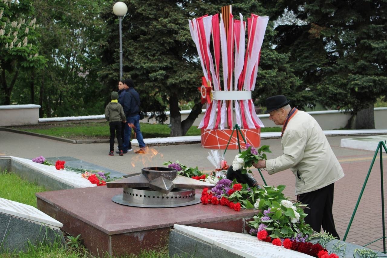 Город героев юбилейный. Памятники городов героев. Памятники Победы в Великой Отечественной. Памятники в городах героях Великой Отечественной.