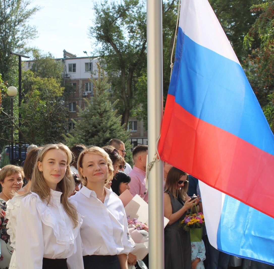 Сегодня распахнули свои двери все общеобразовательные учреждения города  Аксая, прошли торжественные линейки, посвященные началу учебного года. |  01.09.2023 | Аксай - БезФормата